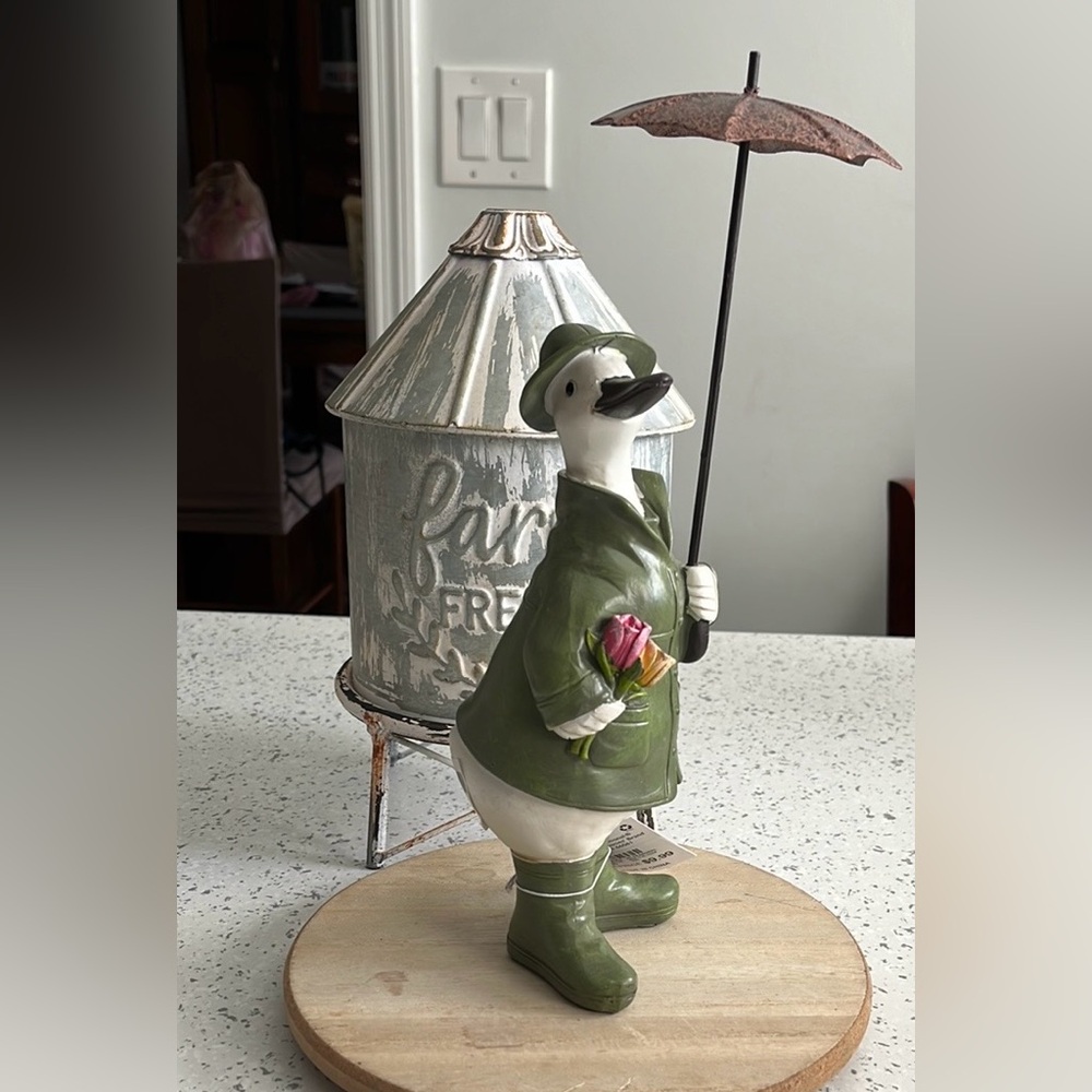 Duck figurine with an umbrella